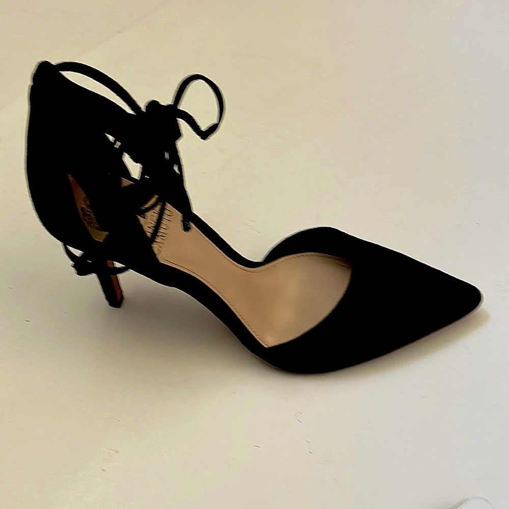 VINCE CAMUTO BELLAMY TIE FRONT TRUE BLACK SUEDE WRAP PUMP/NEVER WORN/BOX/SIZE 9